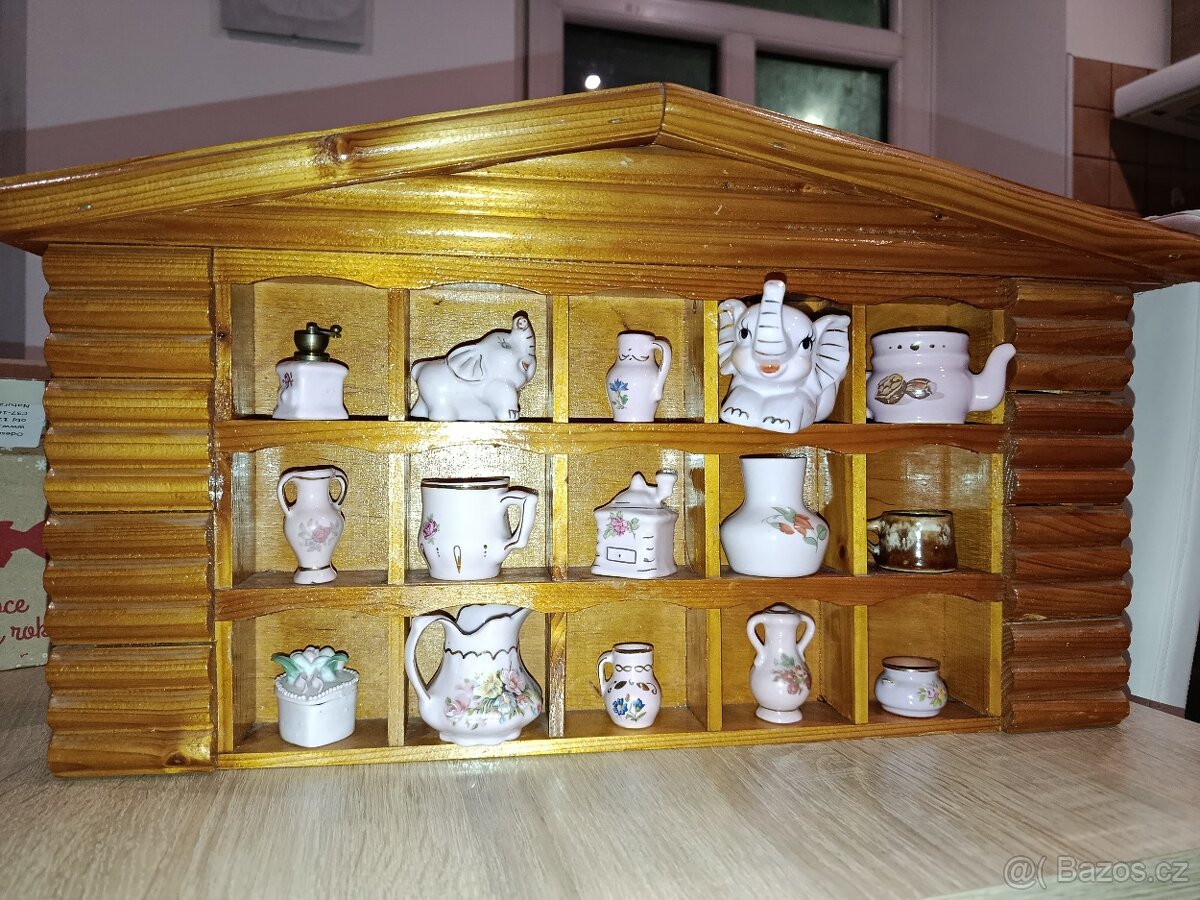 Dřevěná chaloupka s miniatury - 2