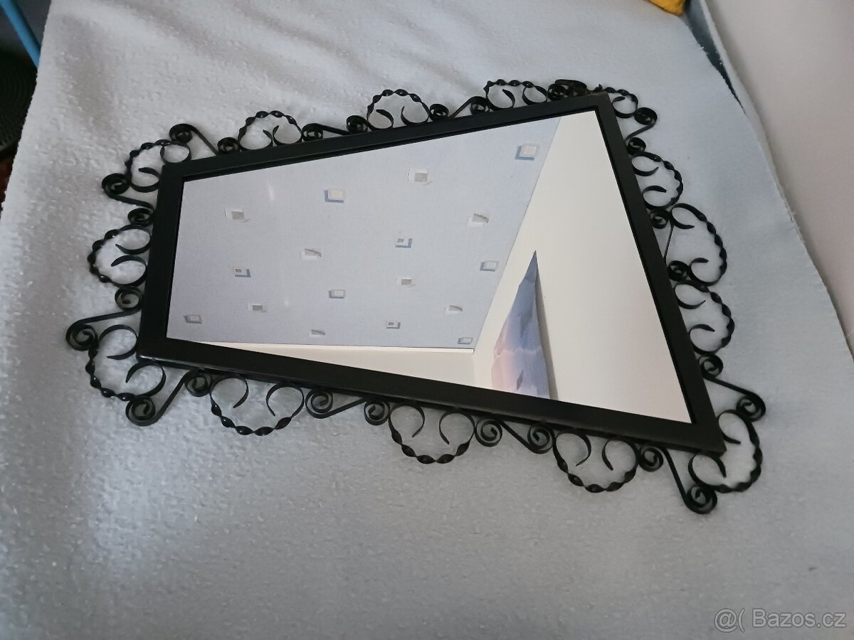 ZRCADLO DO CHODBY S UMNĚ TEPANÝM RÁMEM - 2