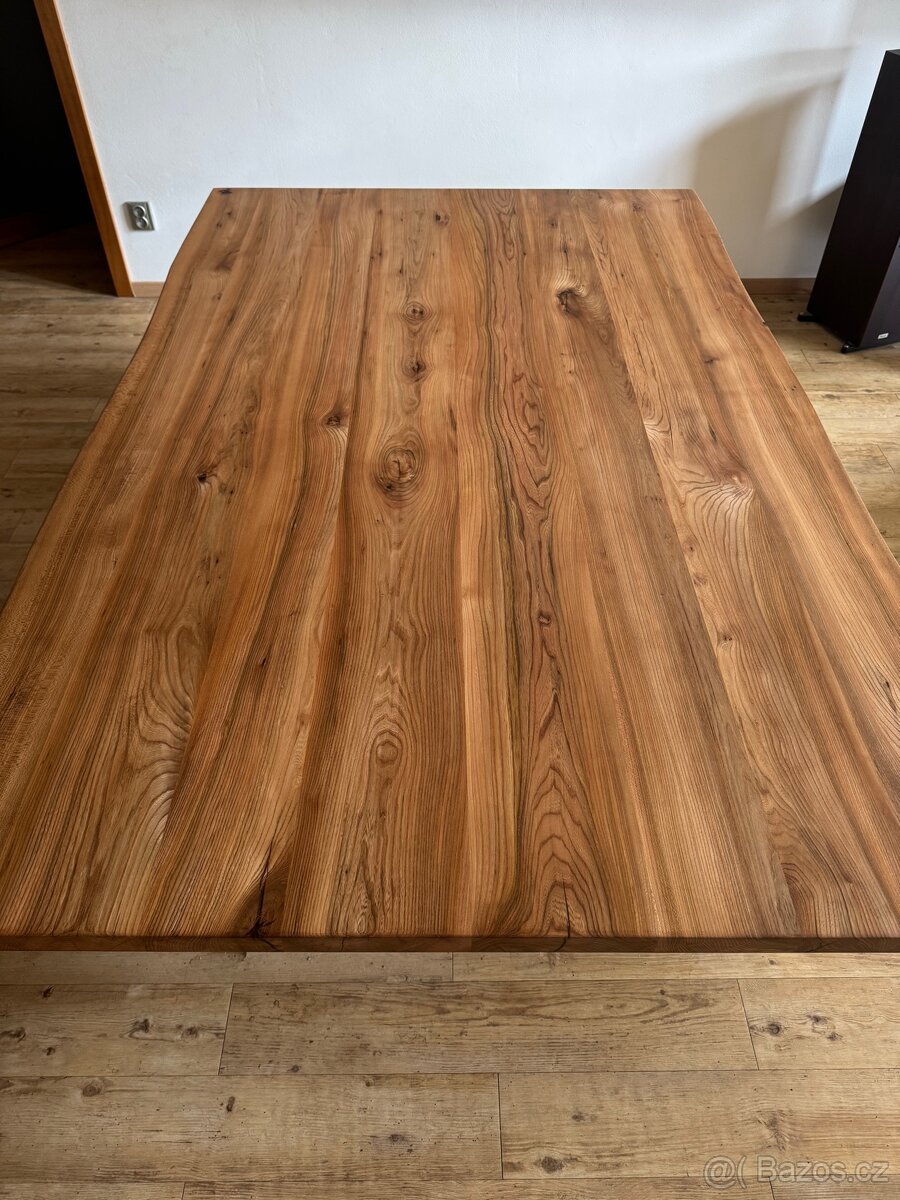 Masivní stůl - 2