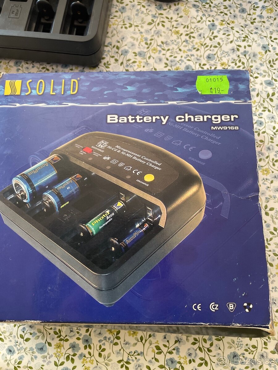 Nabíječka baterií Solid - 2
