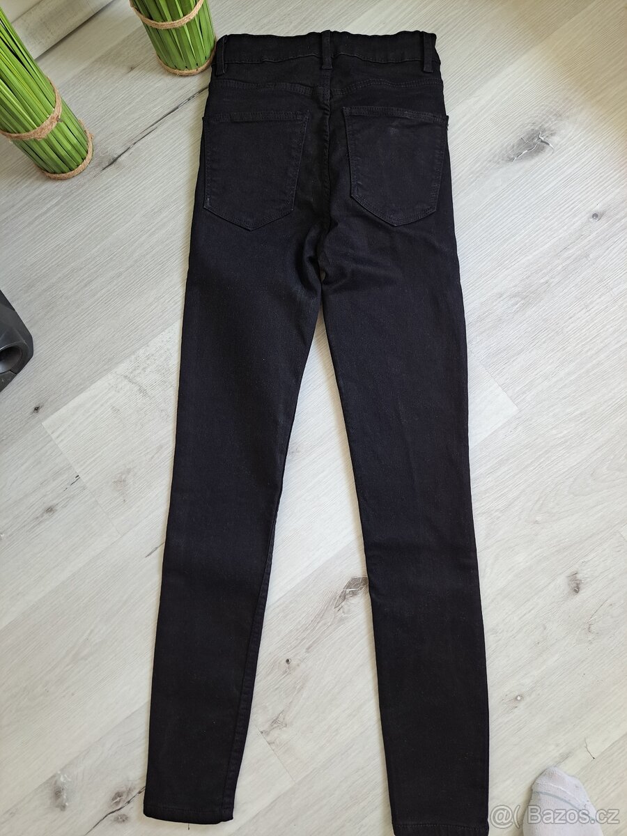 Černé slim kalhoty - 2