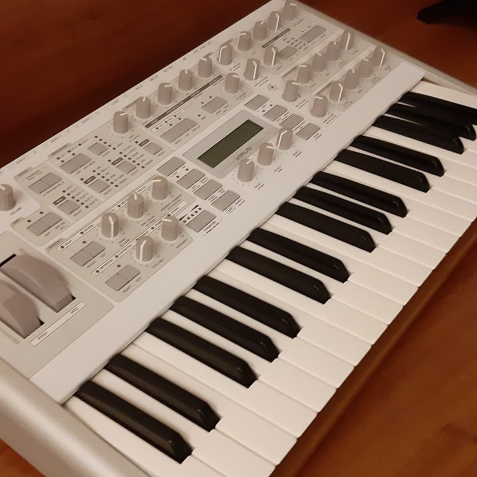 PRODÁM ACCESS VIRUS TI2 - 2