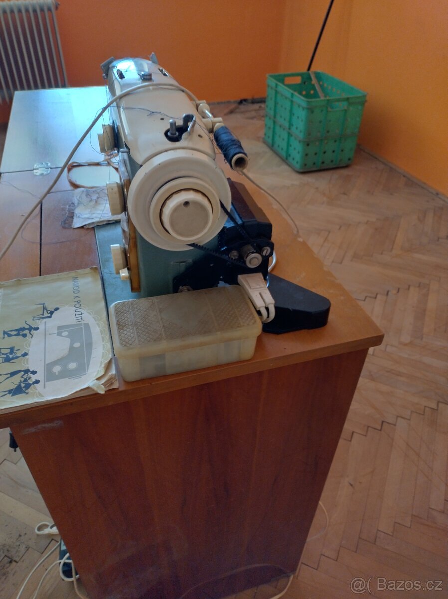 Šicí stroj - 2