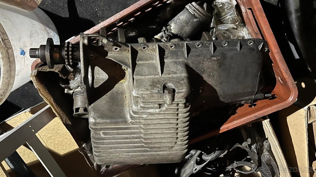 BMW E36 318is - motorové díly / "vnitřnosti" M42B18 - 2