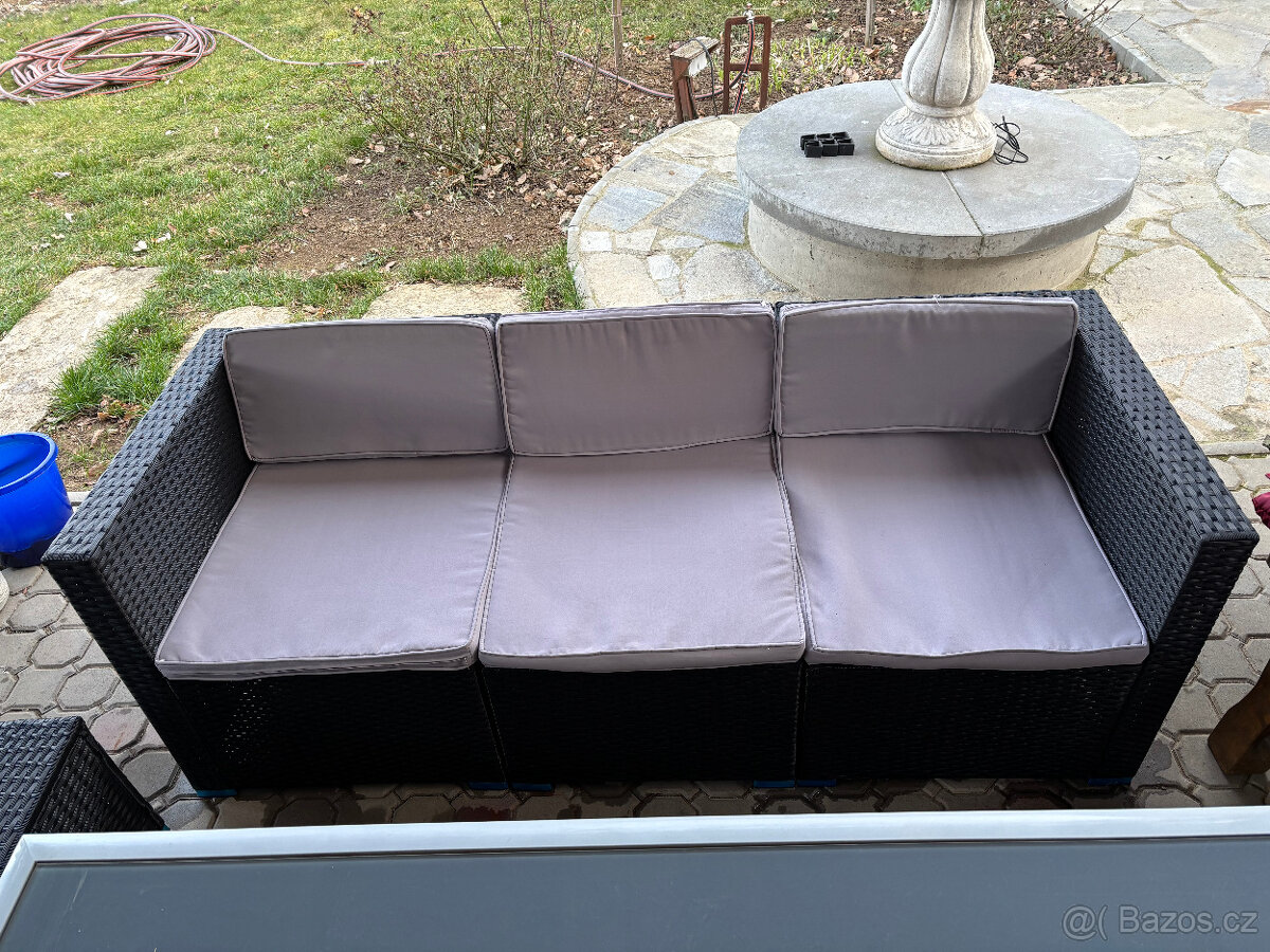 Zahradní polyratanová sedačka + taburety - 2