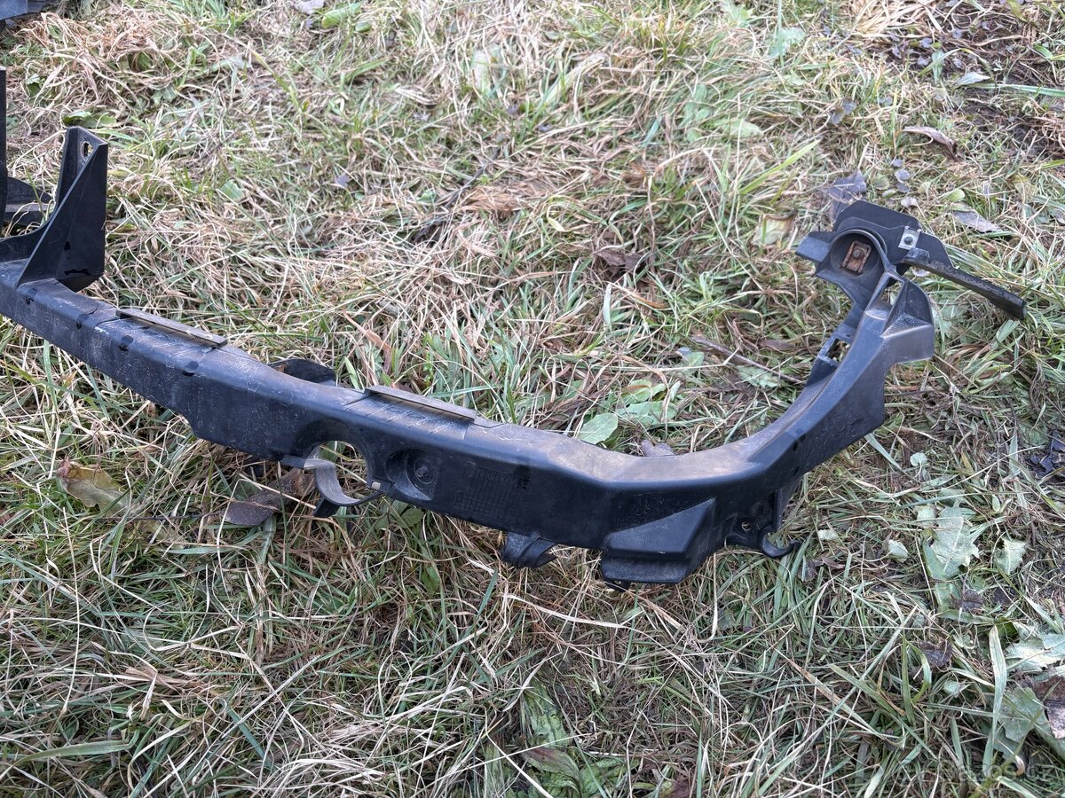 Držáky světel BMW E90 - 2