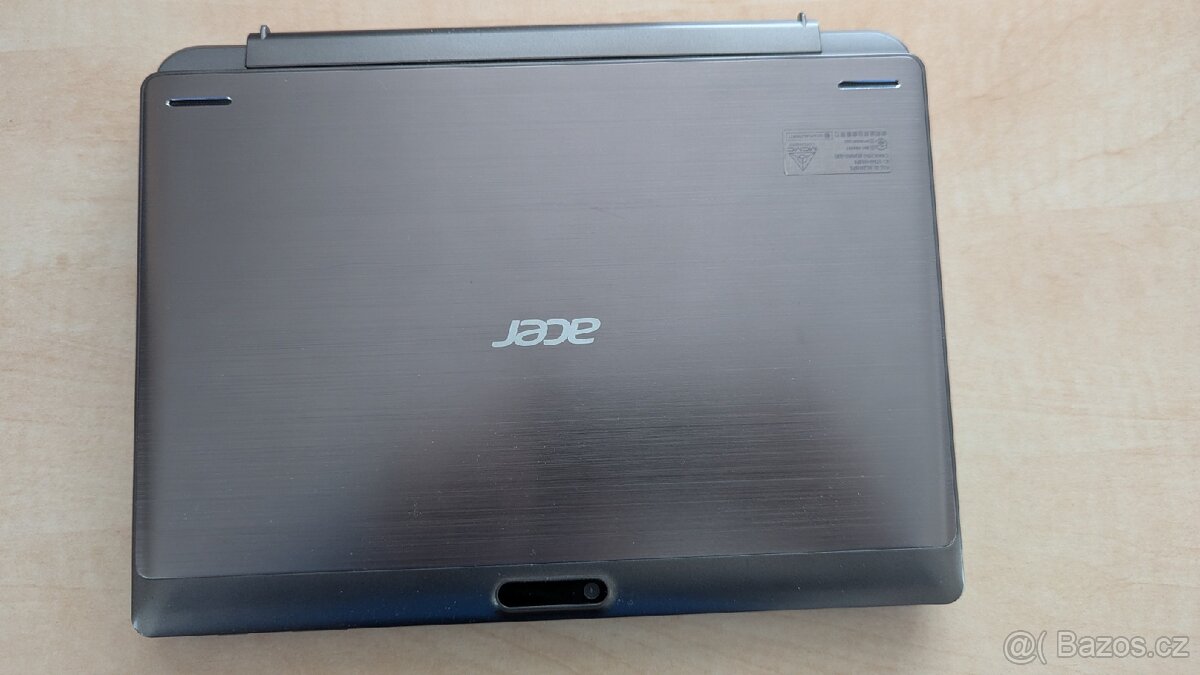 Malý notebook/tablet Acer Switch One 10 - 2