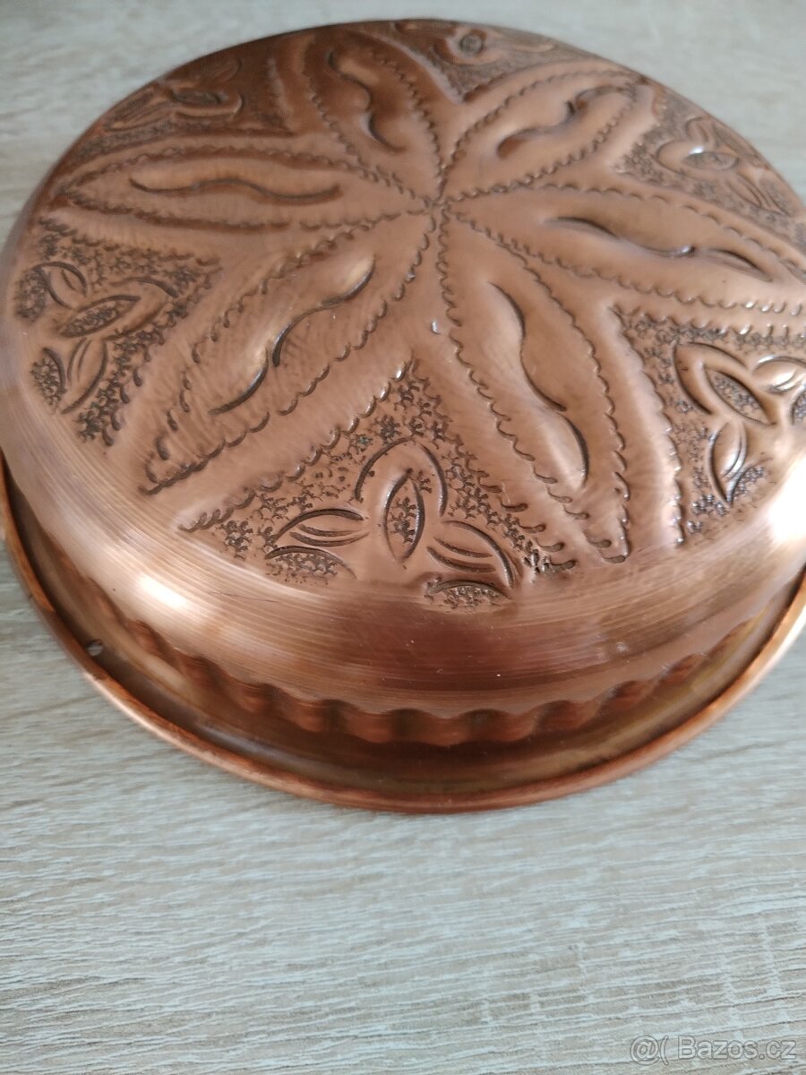 Měděná forma na bábovku. - 2