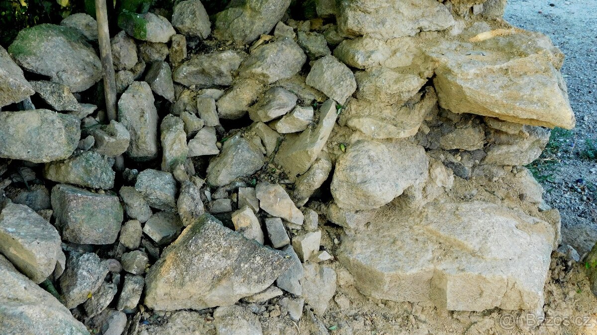 kameny ze staré zdi - 2
