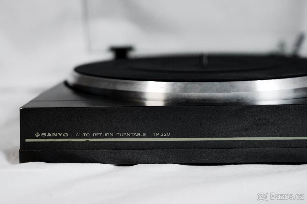 gramofon Sanyo TP 220 - 2