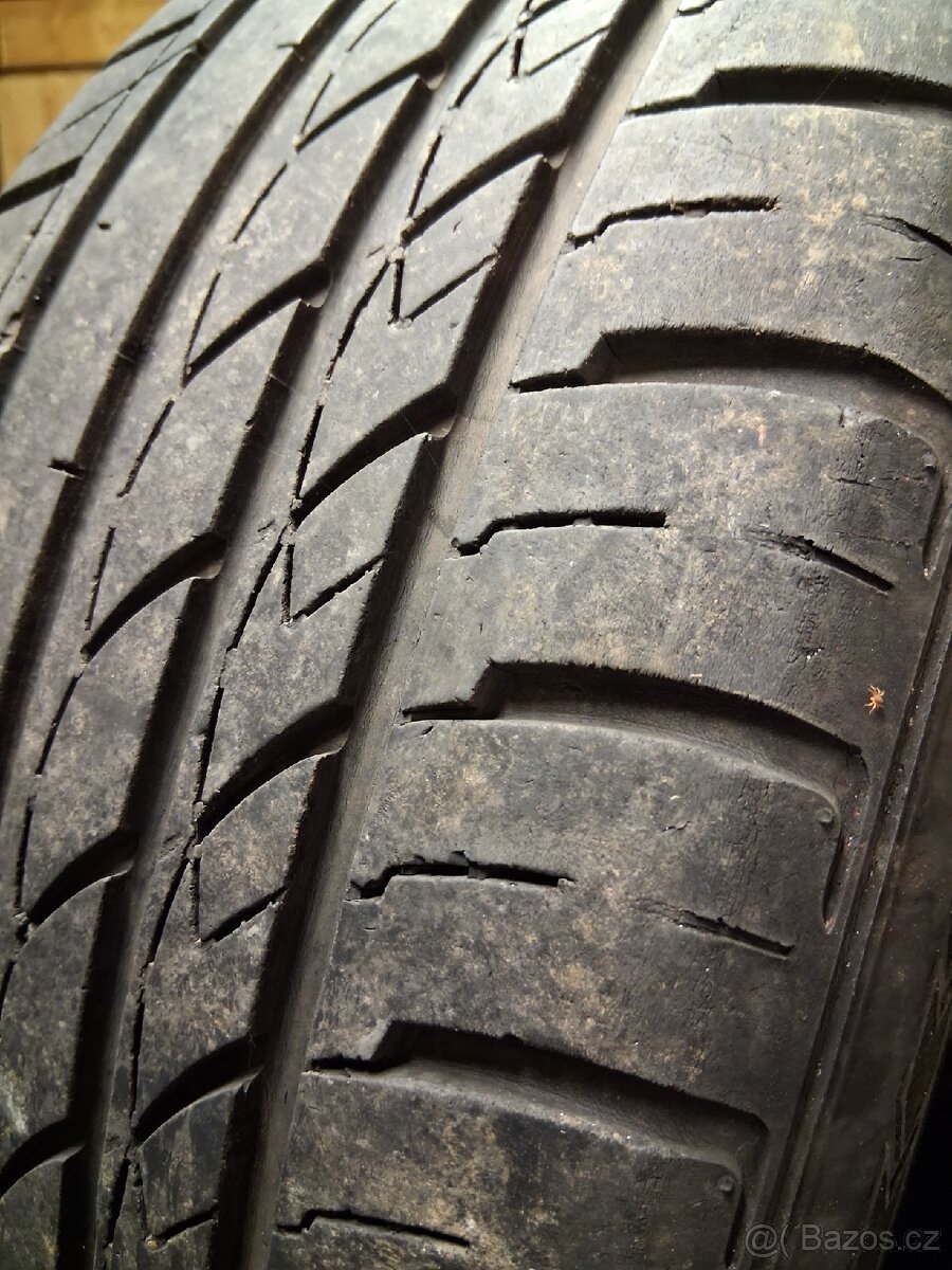 Pneu 225/55R17 - 2