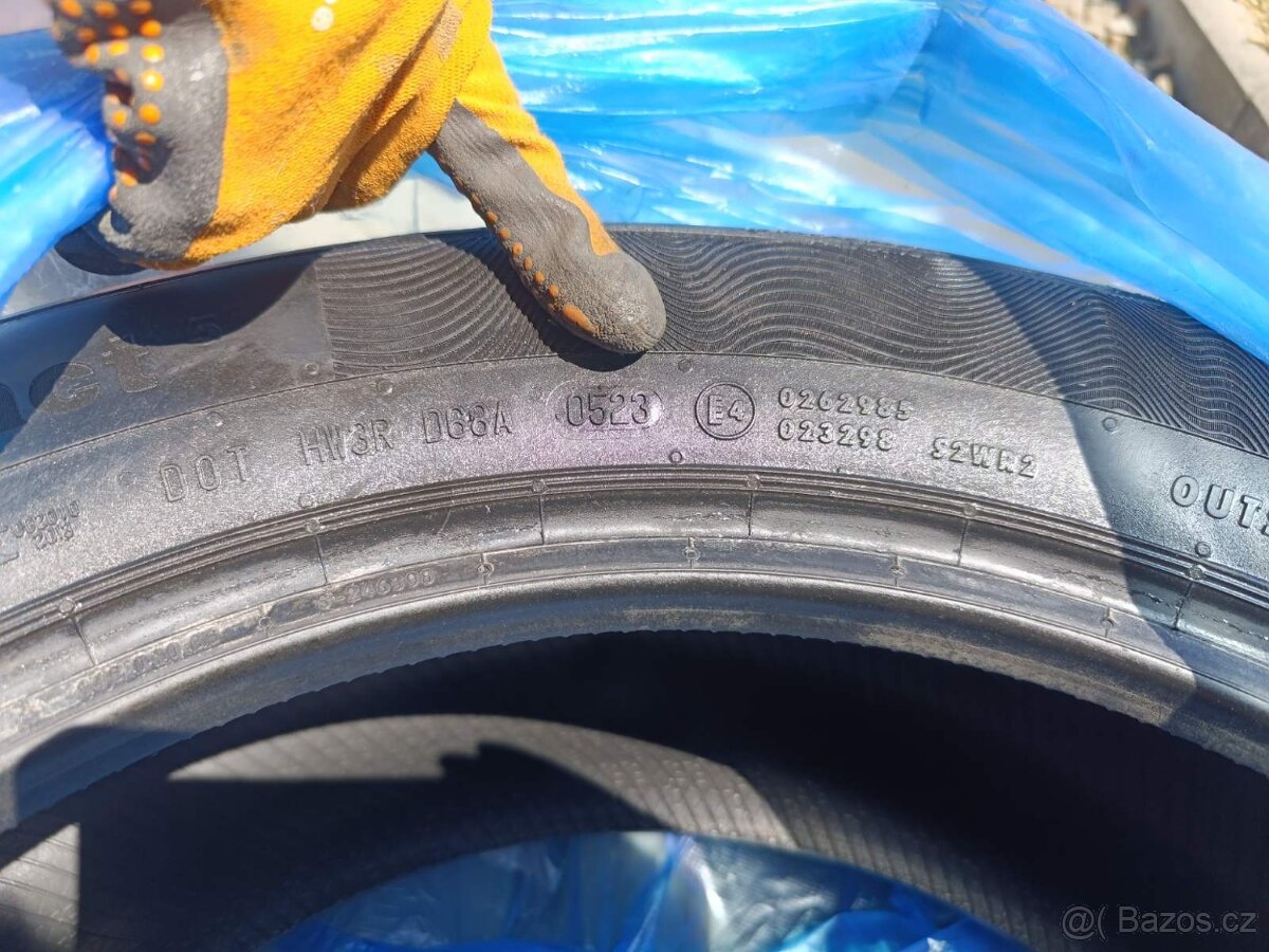Pneu 215/55 R17 94W DOT 0523 - 2