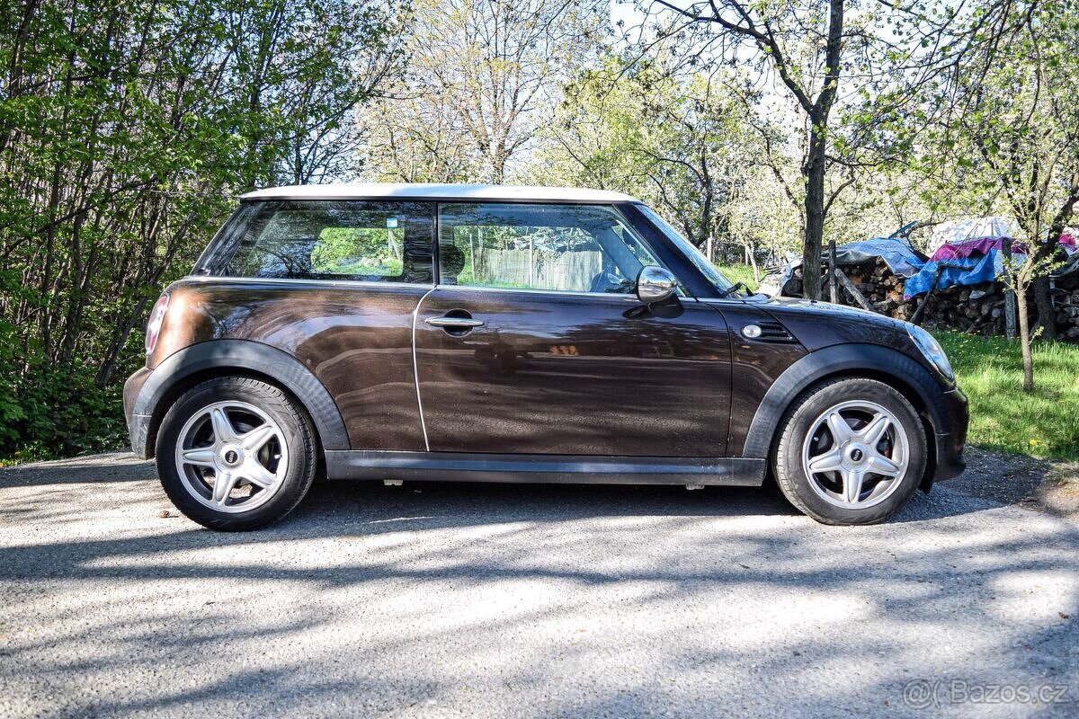 Mini Cooper R56 1.6benzín 90kW 2010 3dv. M6 - 2