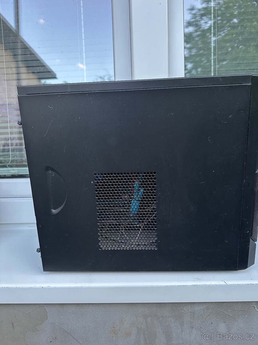 Set - počítač a monitor s příslušenstvím - 2