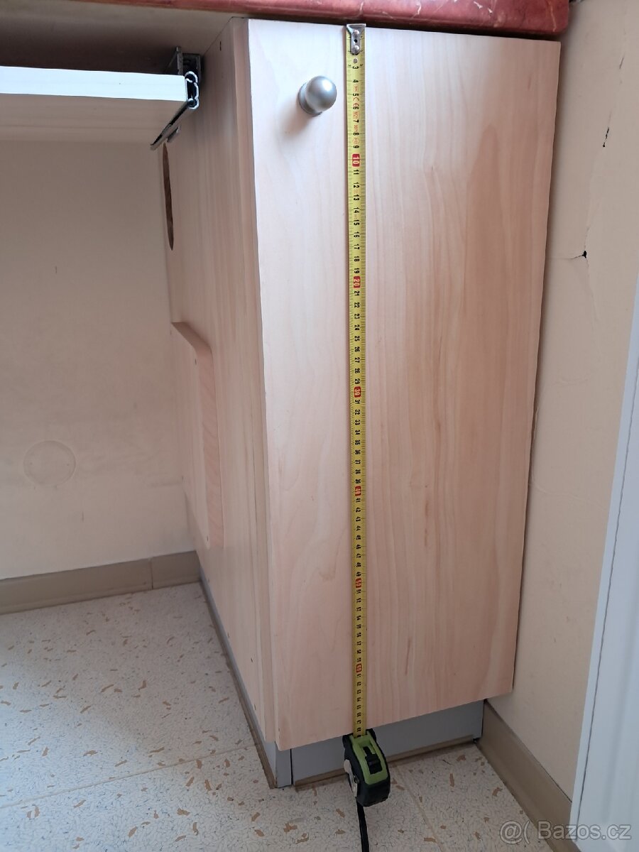 Hnědá skříňka - 2