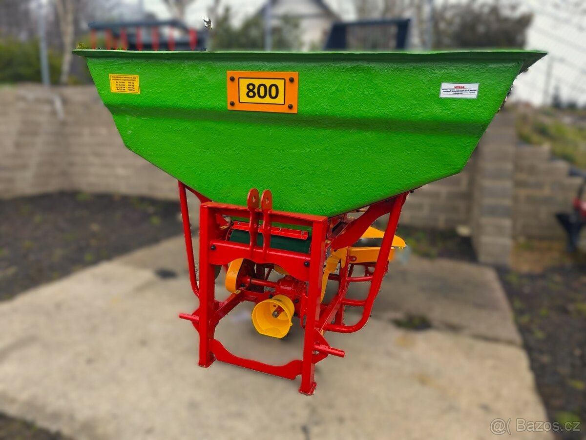 ROZMETADLO HNOJIV 800 L - 2