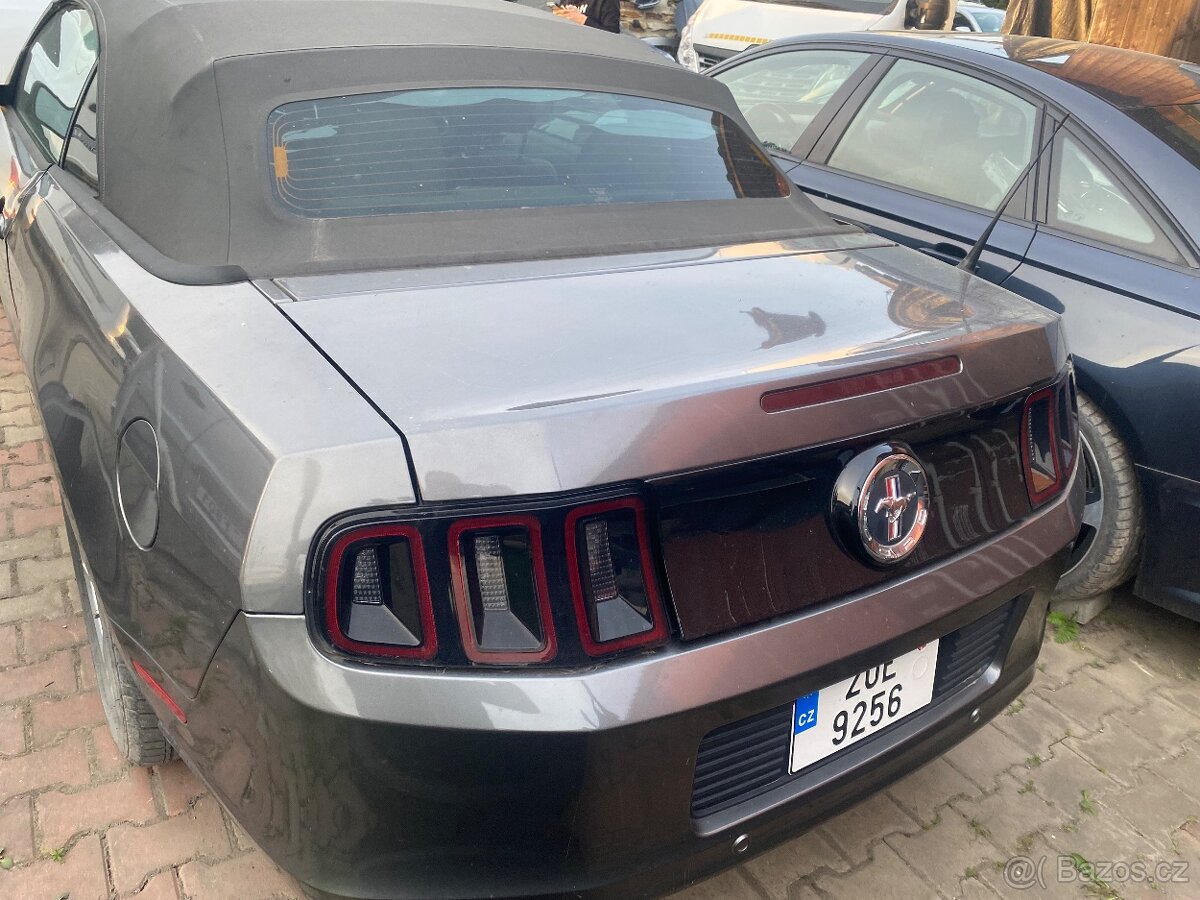 Ford Mustang 3.7 cabrio vyměním za Minibagr - 2
