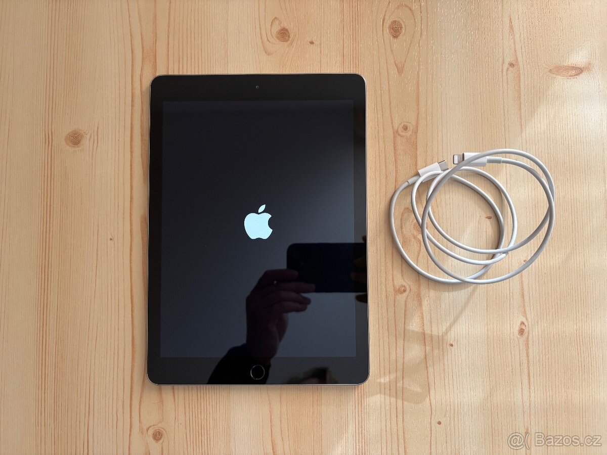 Apple IPad 6. generace, 32 GB - 2