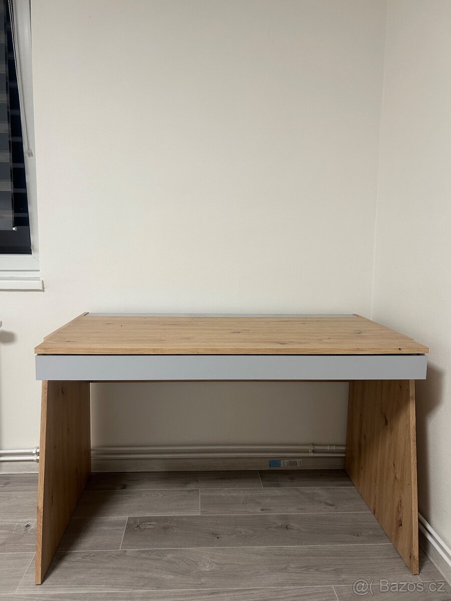 Pracovní/psací stůl - 2