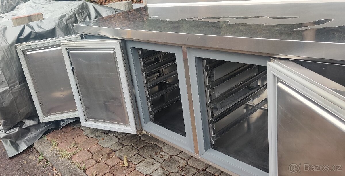 Chladicí stůl 1960x600mm - s 3 dveřmi a pracovní deskou - 2