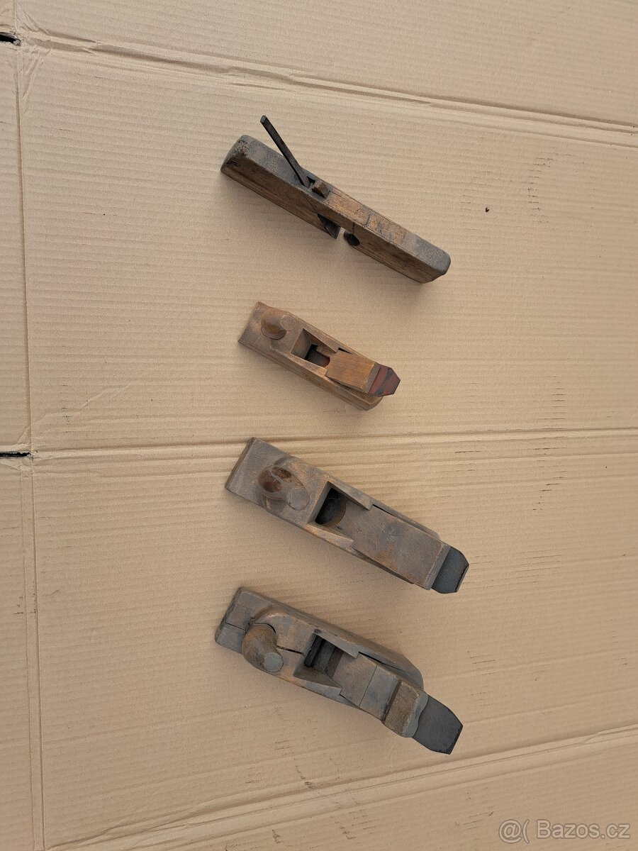 Staré ruční hoblíky na dřevo - 2