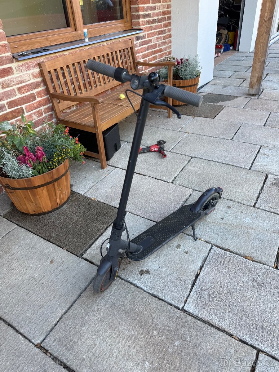 Prodám elektrokoloběžku Xiaomi Mi Electric Scooter 1S - 2