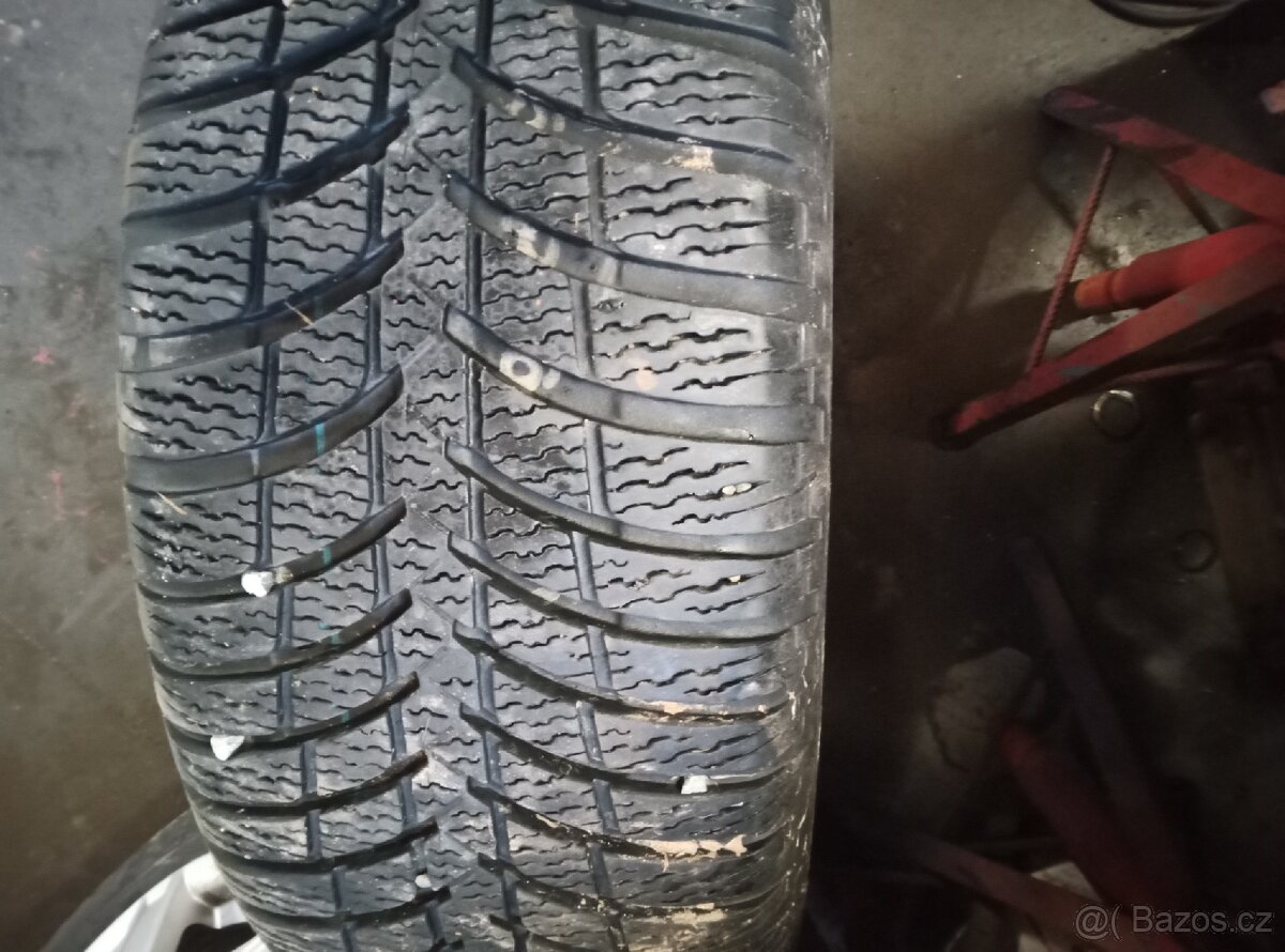 Pneu 205/55R16 - 2