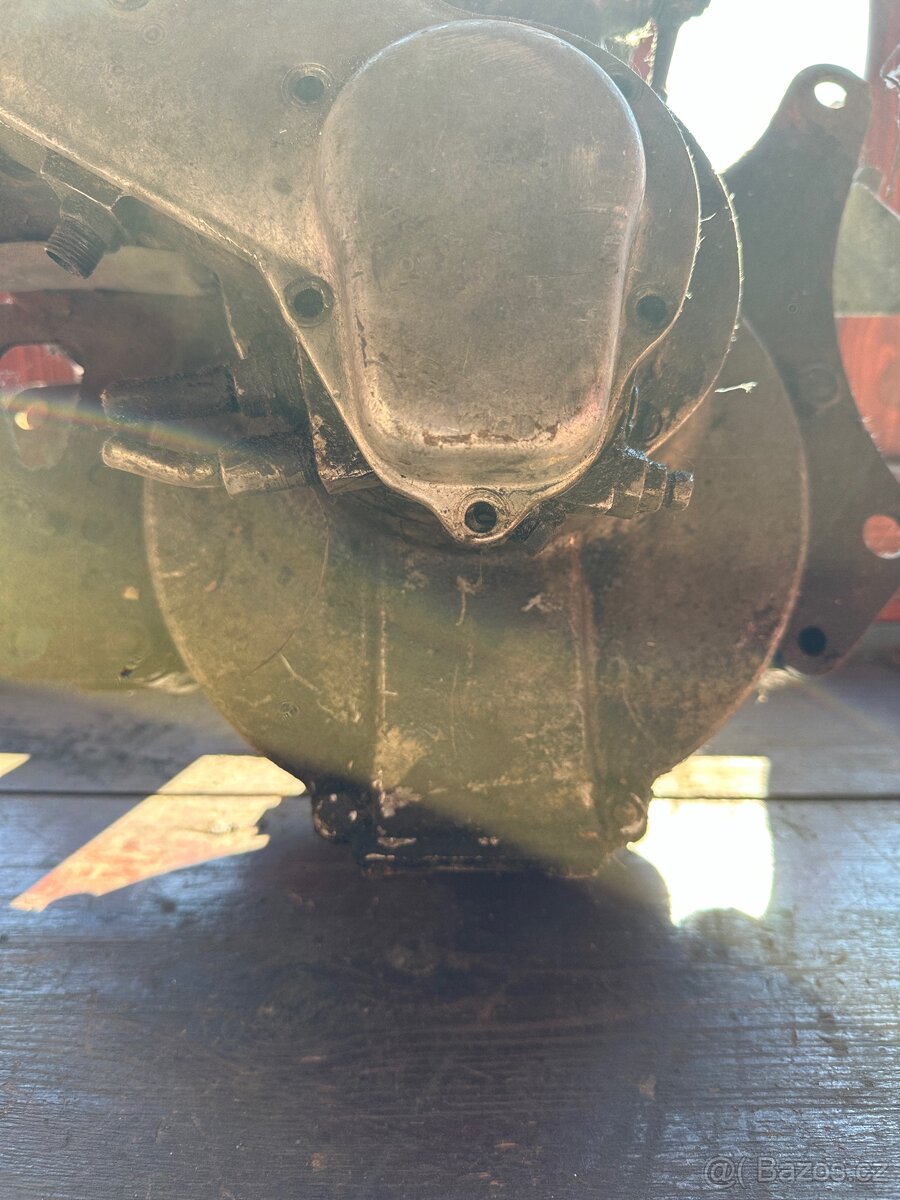 Ariel 550 SV - motor - 2