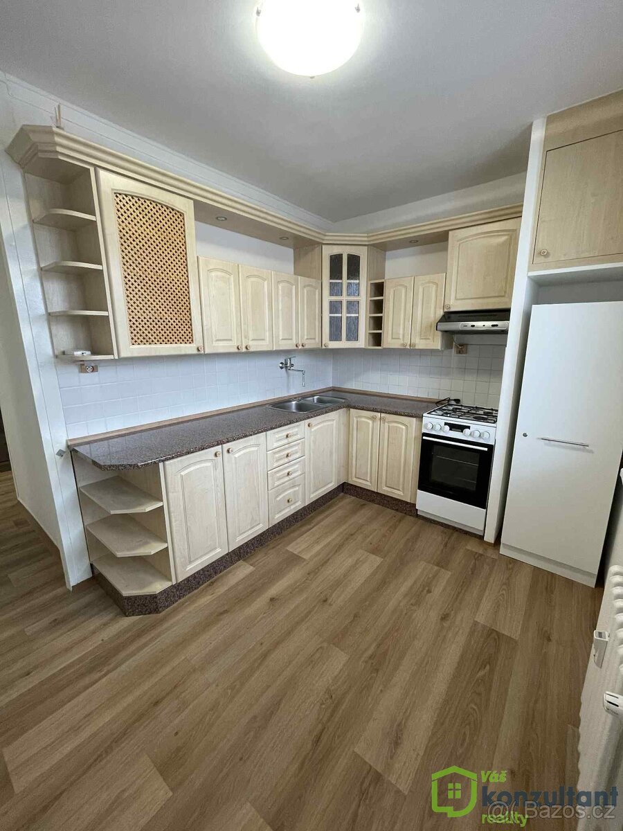 Pronájem prostorného bytu 3+1 s lodžií – 68 m², 3. NP, výtah - 2