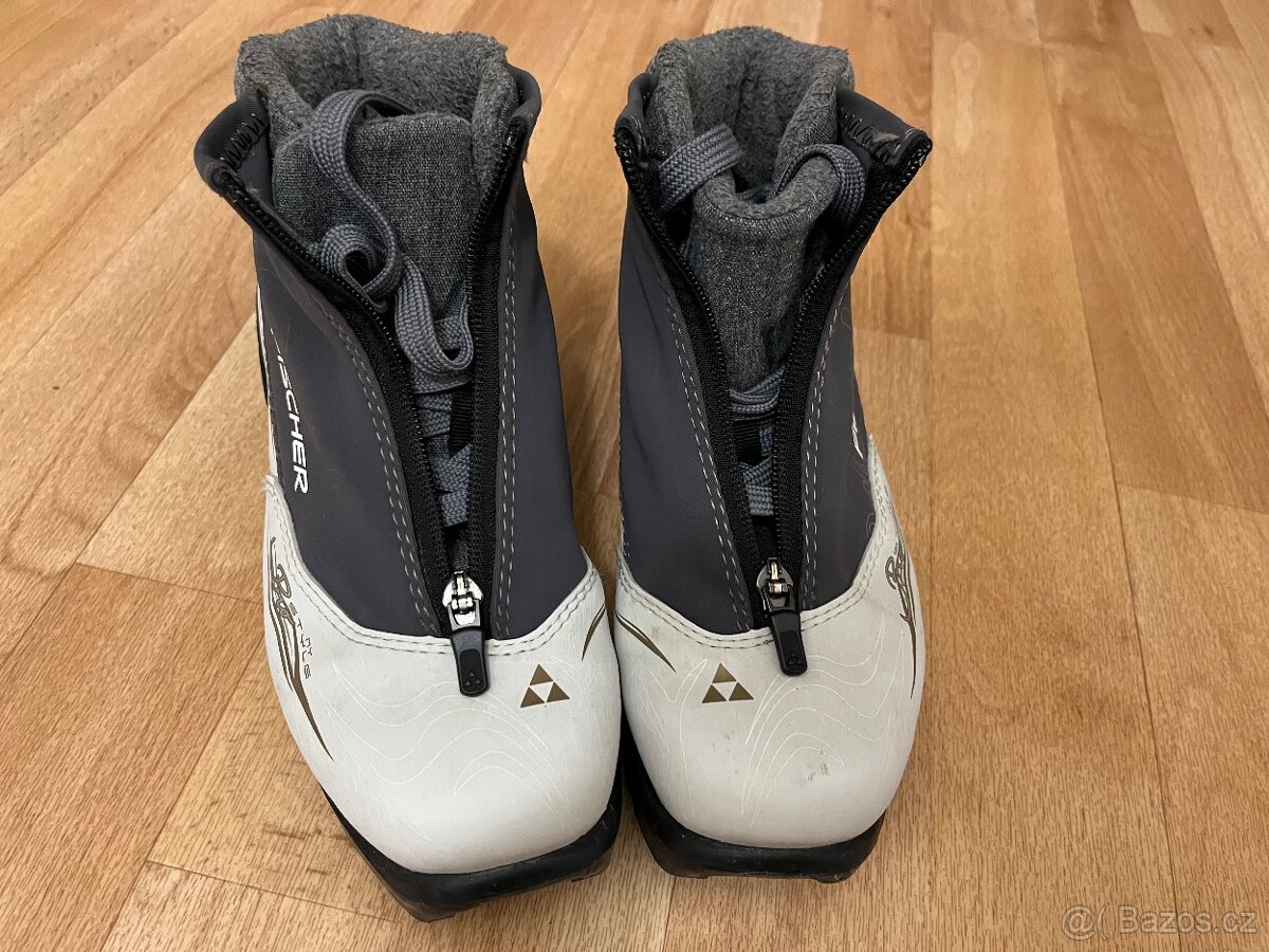 Prodám boty na běžky (na vázání NNN), zn. Atomic, vel. 37 - 2