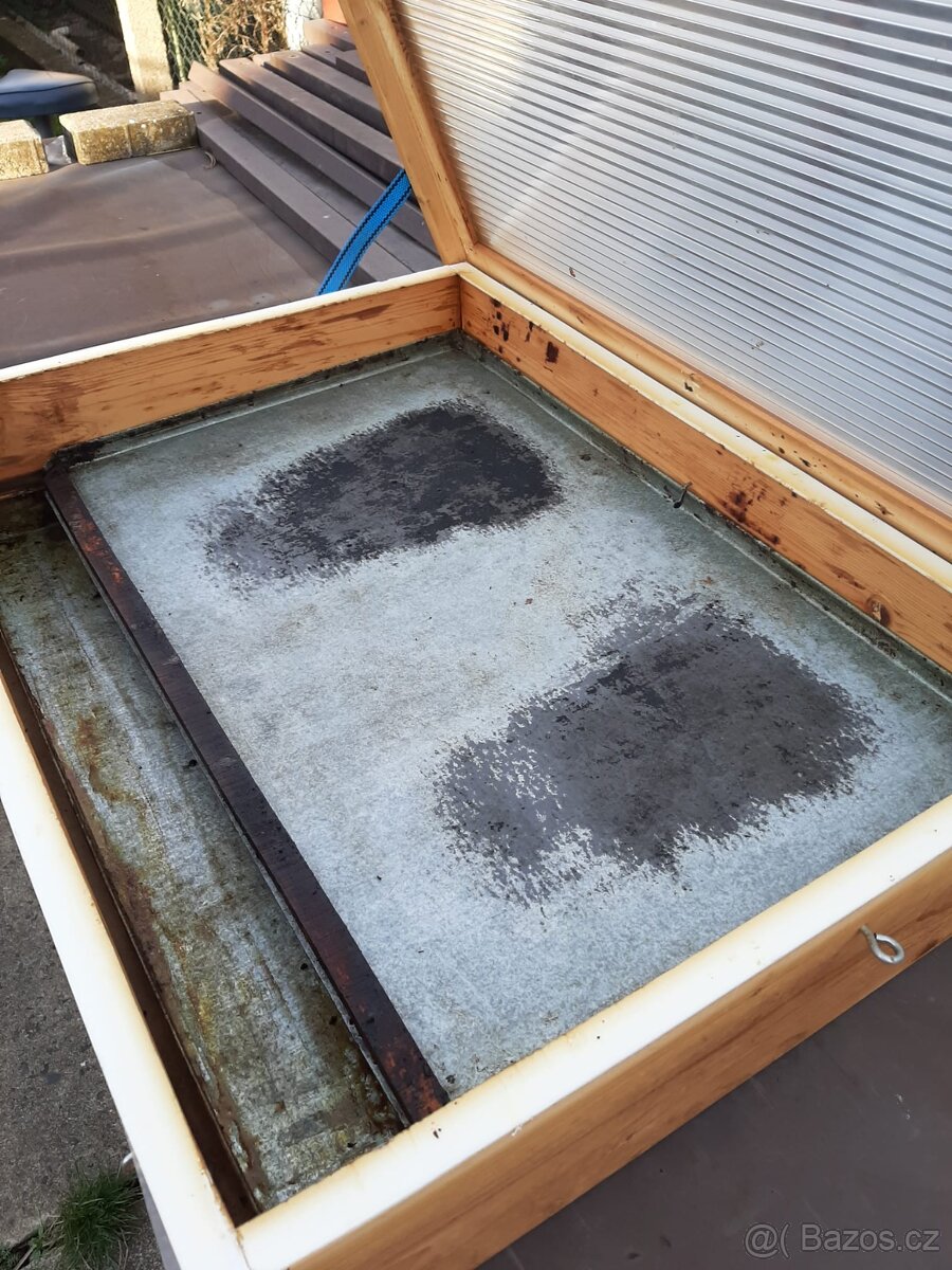 Včelí úly a tavidla na vosk a plástve - 2