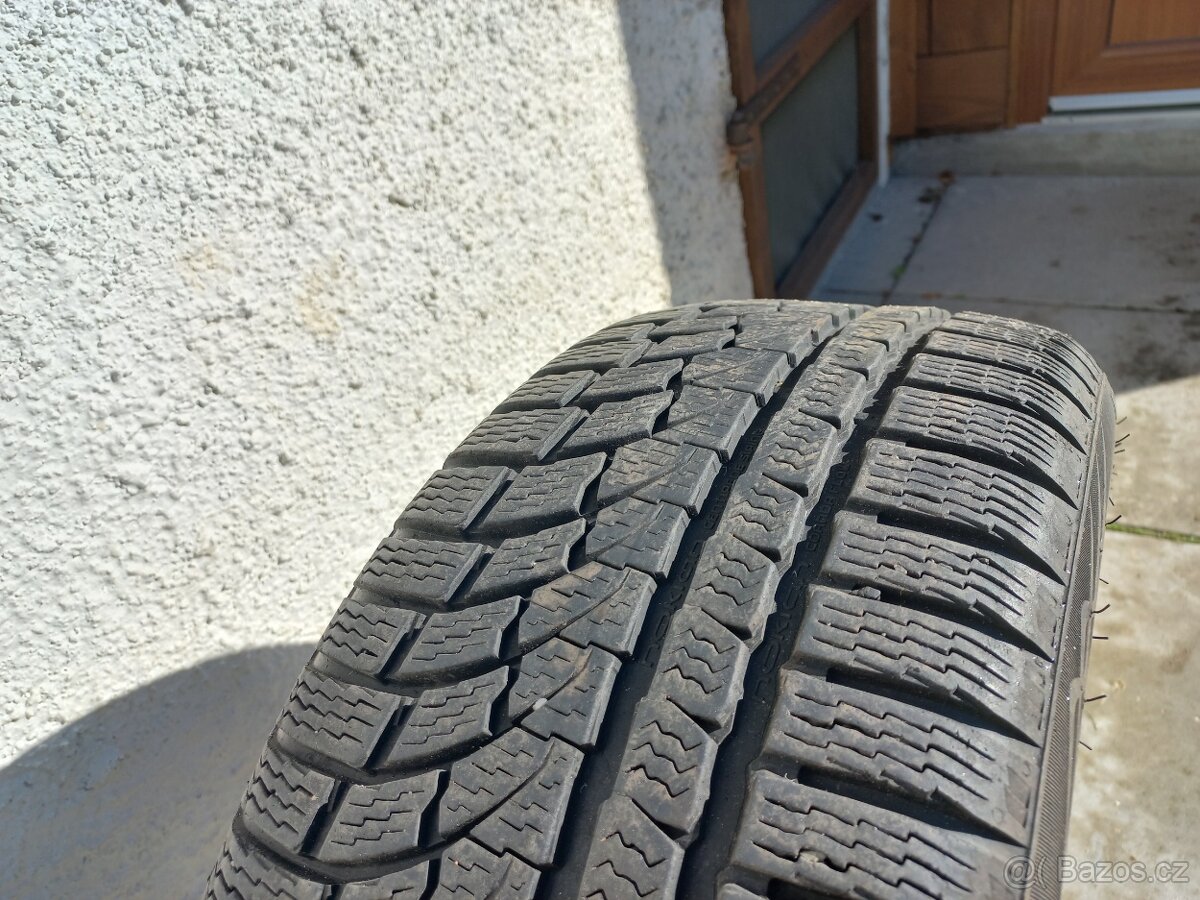 NOKIAN WR A4 205/45 R17 88 V XL - 2