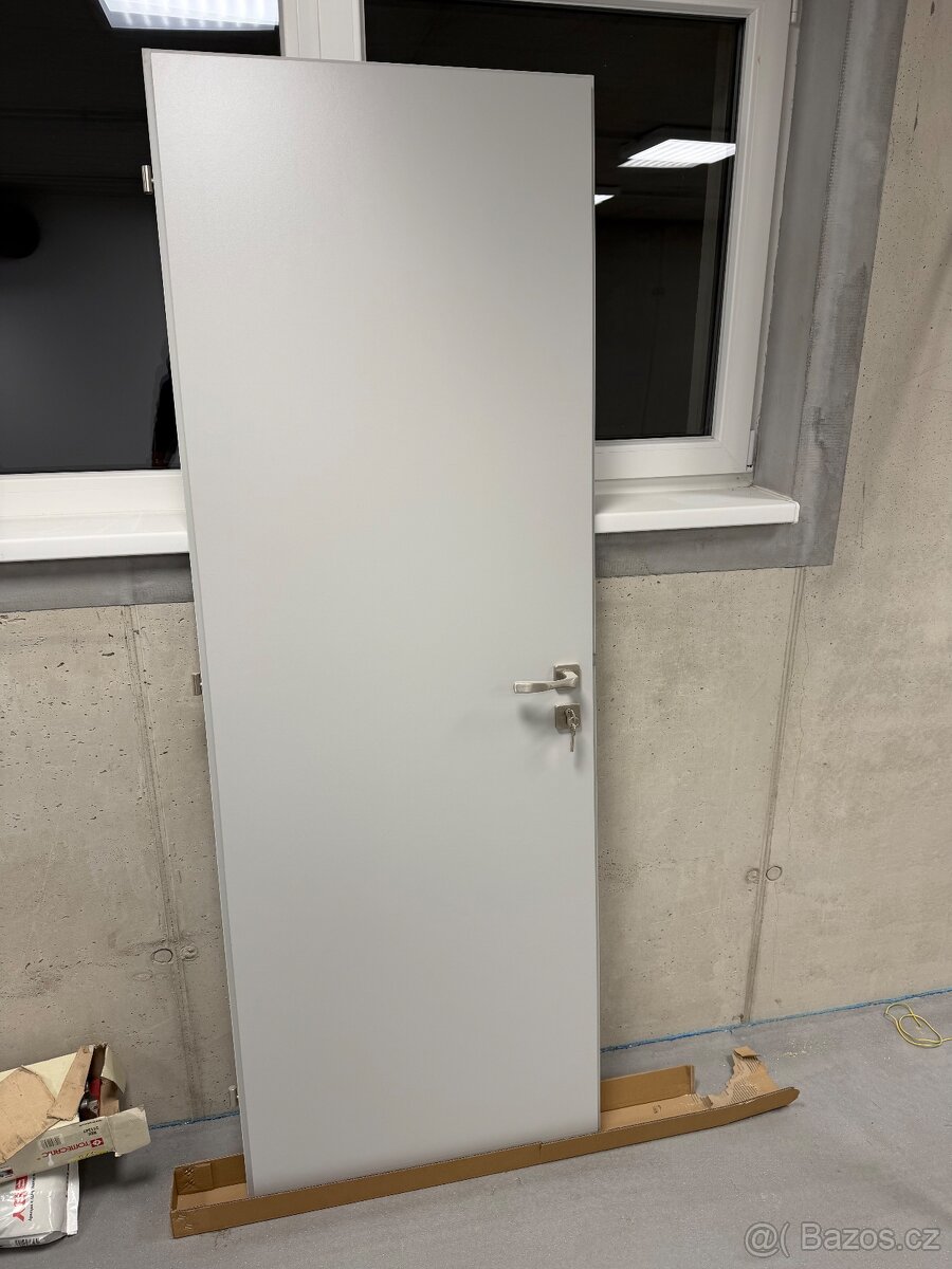 Dveře - šedé, pravé - 2