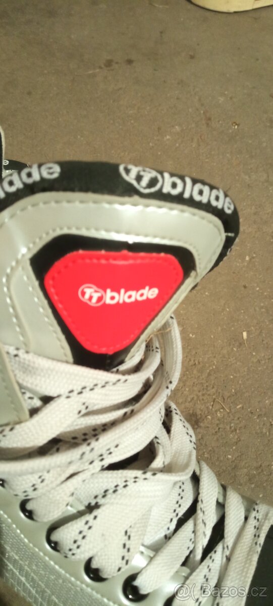 Chlapecké brusle. - 2