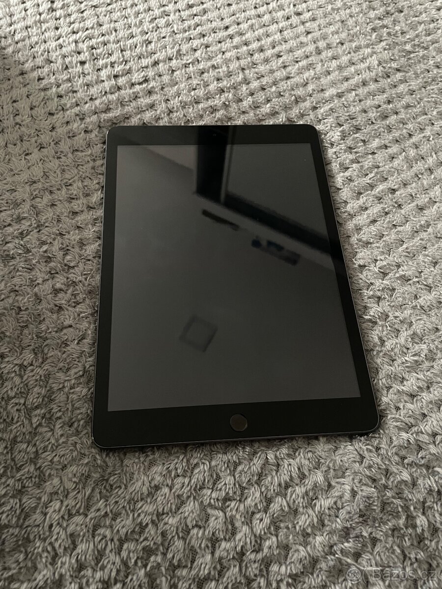 Apple iPad 8 (2020) - 2