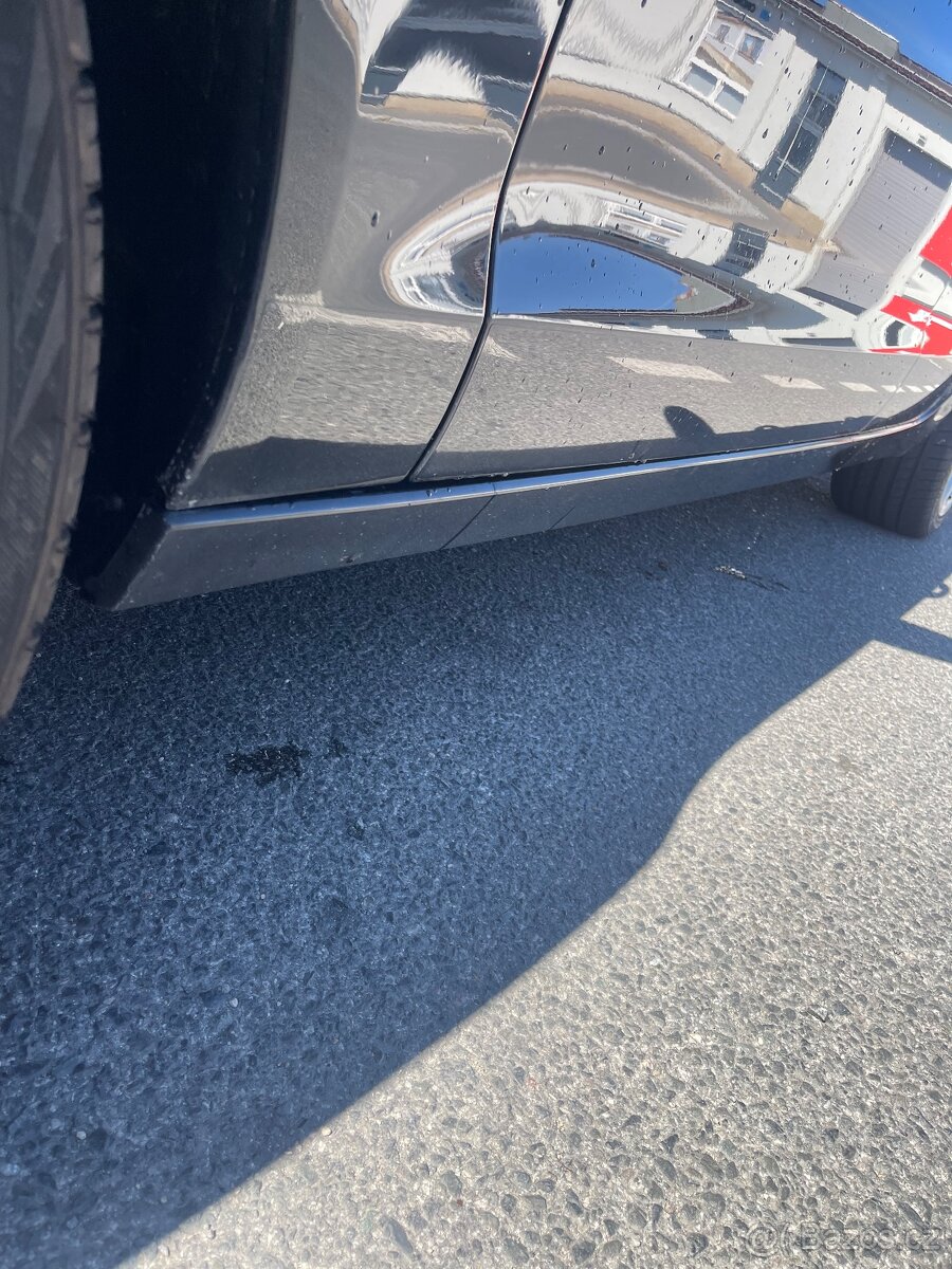 prodám levý kryt prahu Audi A6 C7 (2012) - 2