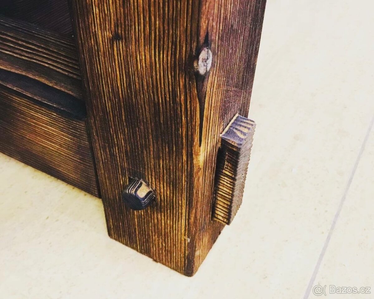Masivní stůl - 2