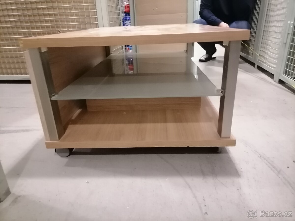 Konferenční stolek na kolečkách - 2