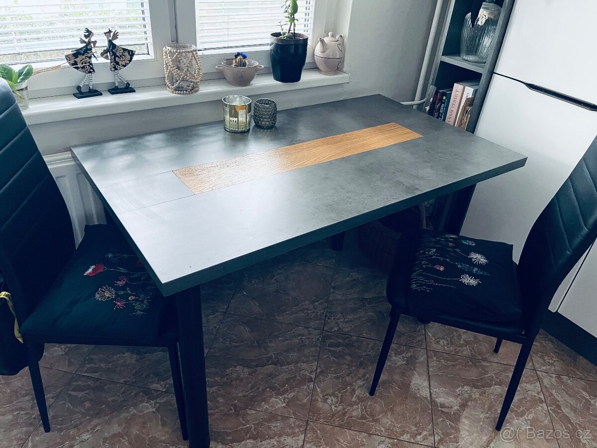 Jídelní stůl - 2