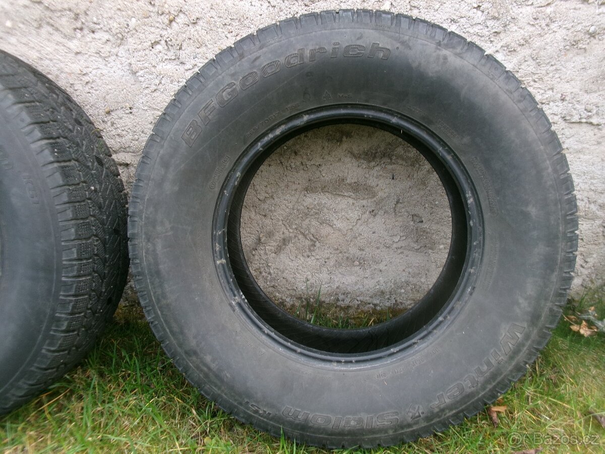 Pneu 265/70 R17 - 2