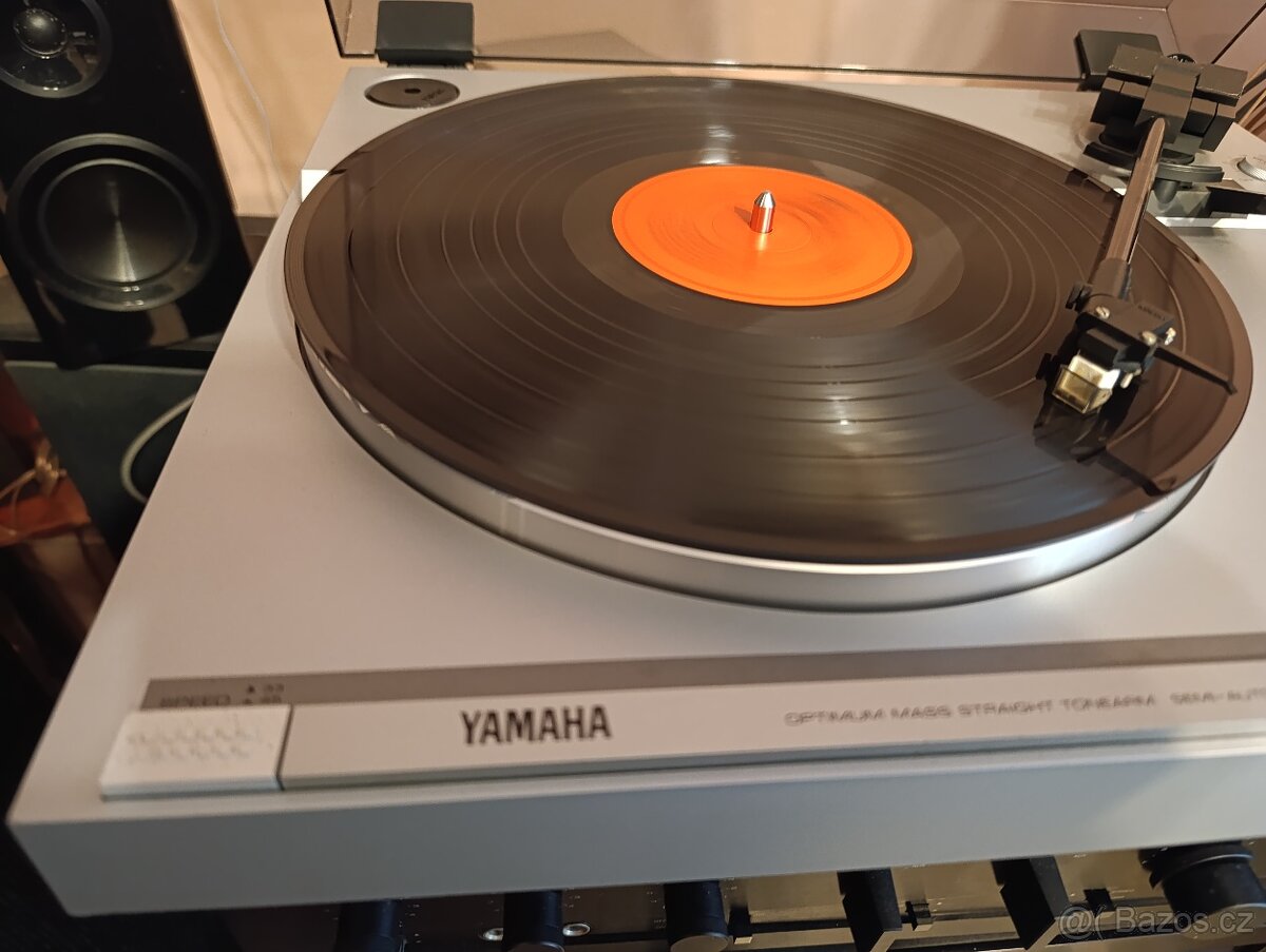 Gramofon Yamaha P-220 - 2