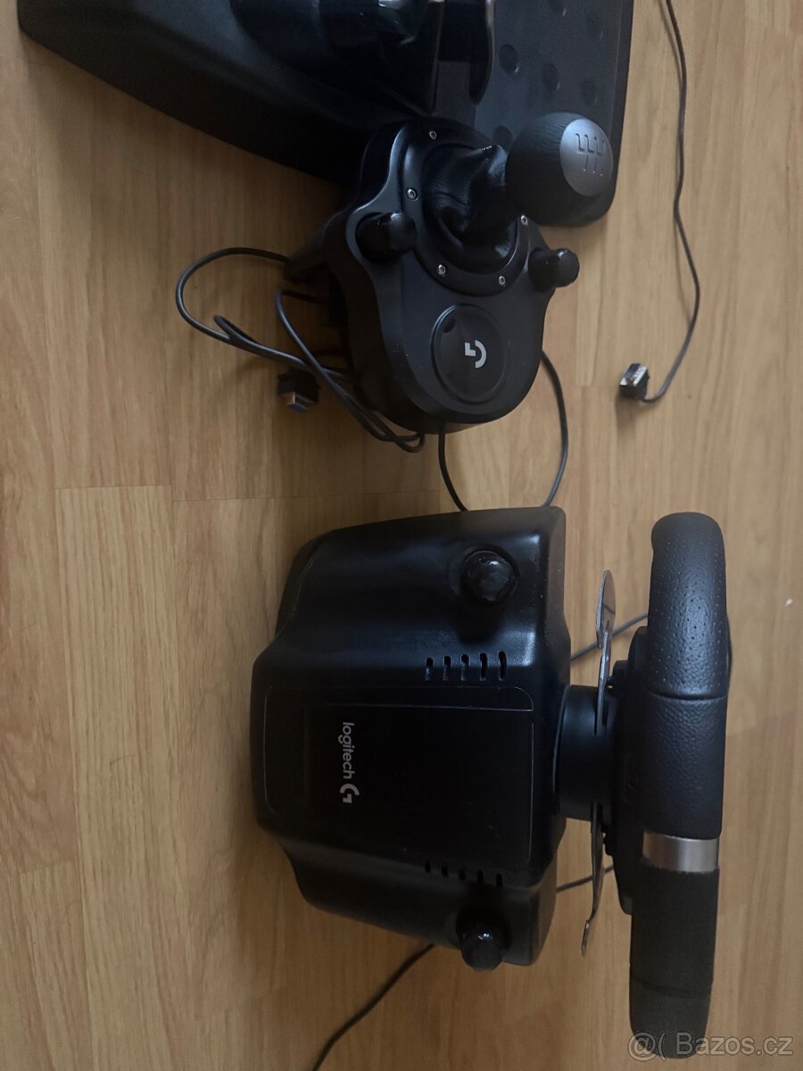 Logitech G29 s pedály a řadicí pákou - 2