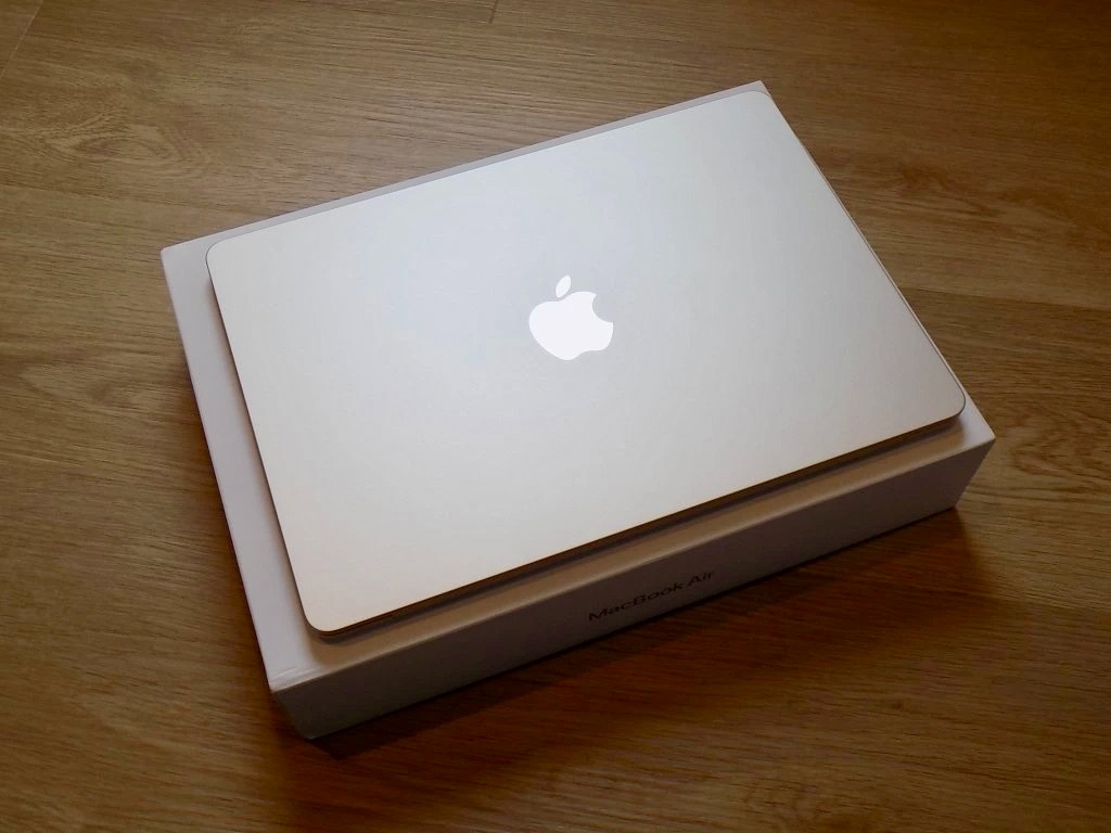 Apple MacBook Air 13,6" (2025)/M4/16GB RAM/256GB/CZ/ZÁRUKA - 2