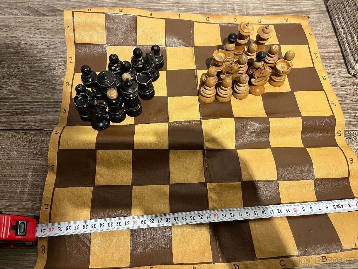 Prastaré dřevěné šachy kompletní - 2