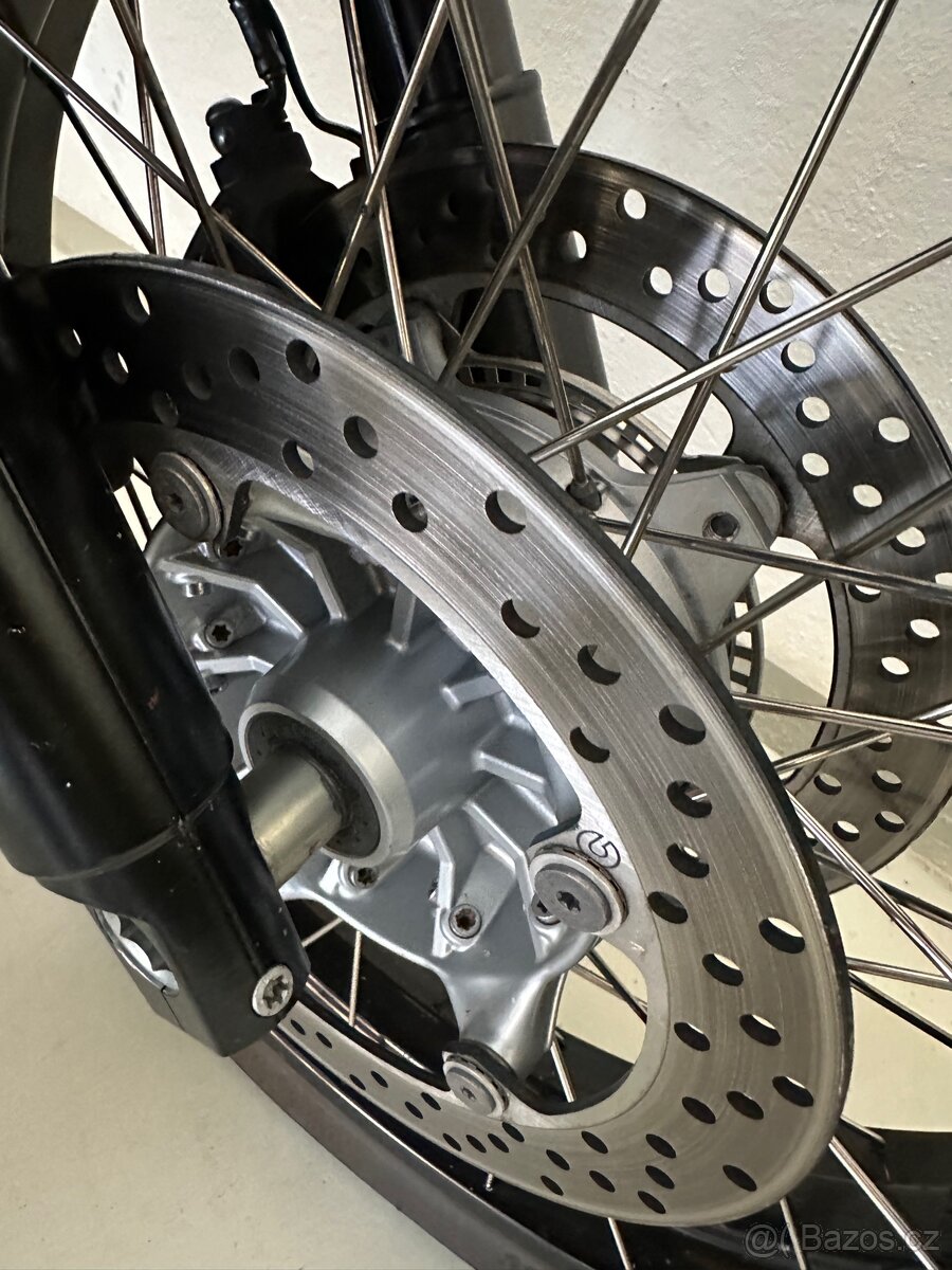 BMW R 1200 GS Triple Black nové v ČR najeto 29000km - 2