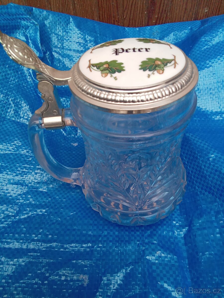 Skleněný korbel s cínovým zavíráním s nápisem Peter - 2