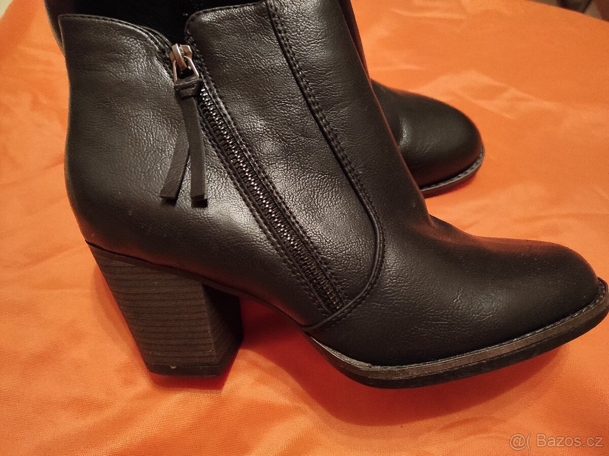 Prodám kožené dámské kotníkové boty č.40 - 2