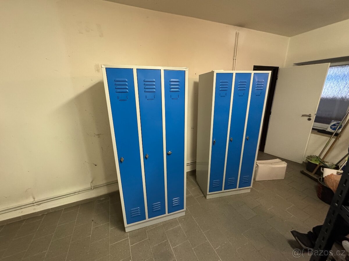 Kovová šatní skříňka do práce - 2