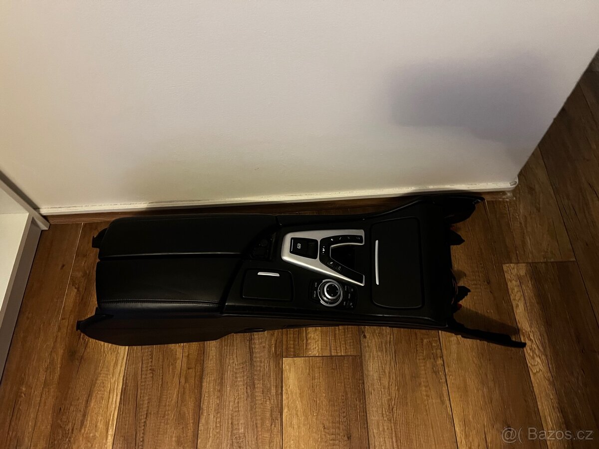 Středový tunel BMW M5 F10 - 2