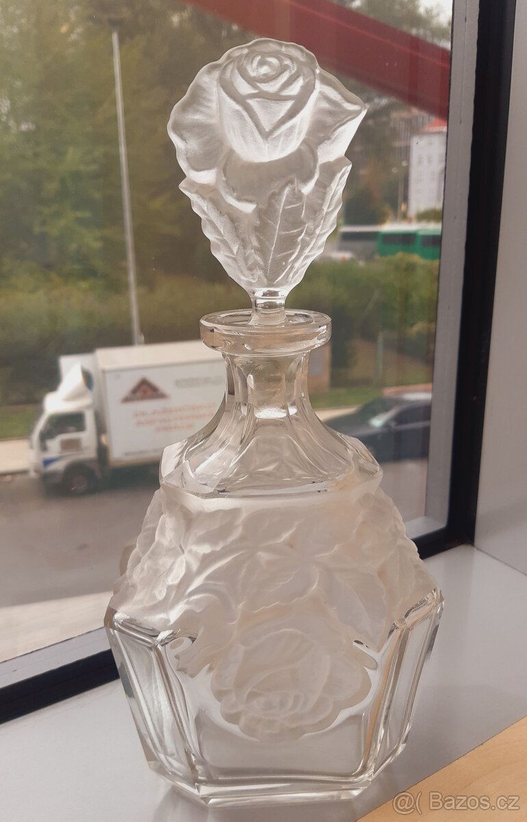 Starožitná skleněná karafa - 2